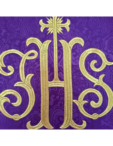 Casulla adamascada bordada JHS morada