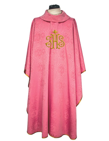 Casulla adamascada bordada JHS rosa