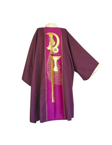 Dalmatica Morada Estampada Con Galon Pax Caliz Forma Y Una Red De Fondo