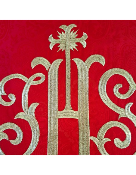 Casulla adamascada bordada JHS roja