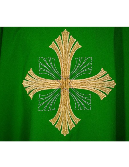 Casulla Bordada Cruz Grande Con Rayado En Puntas Verde