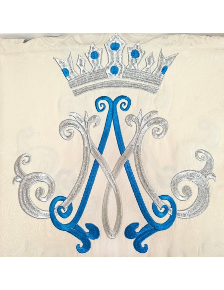 Casulla Adamascada Bordada Mariana Azul Y Plateado Corona Y Cenefa Arriba Y Abajo