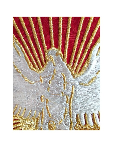 Casulla Adamascada Bordada Espiritu Santo Con Llamas Y Rayos Roja
