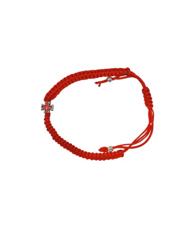Pulsera macrame roja con cruz cuadrada roja pequeña en el centro